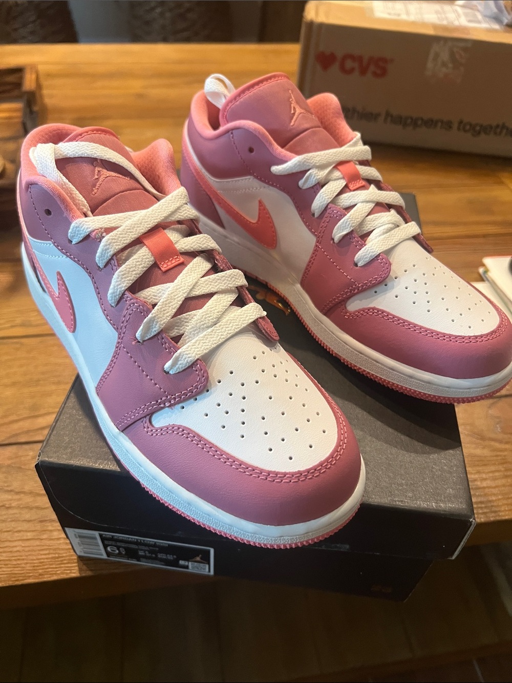 Nike Kids Low-Top Sneakers in Pink and White